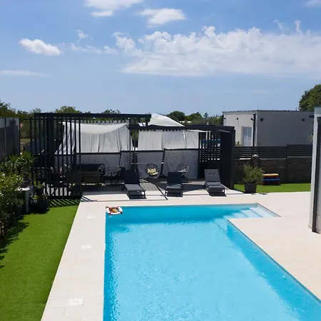 Francesca With Private Heated Pool Vila