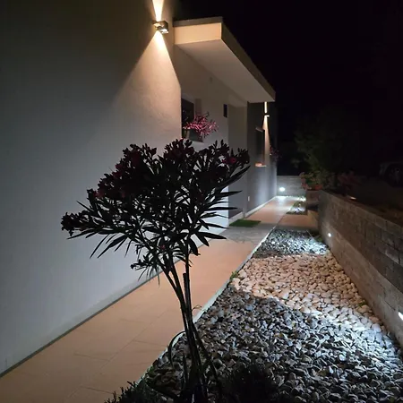 Francesca With Private Heated Pool Vila