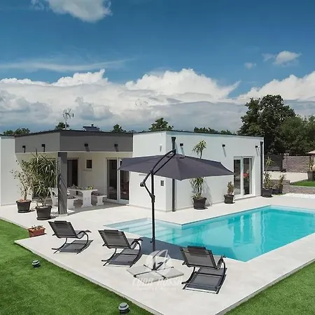 Francesca With Private Heated Pool Villa *