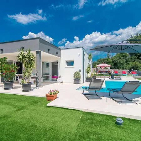 Francesca With Private Heated Pool Villa *