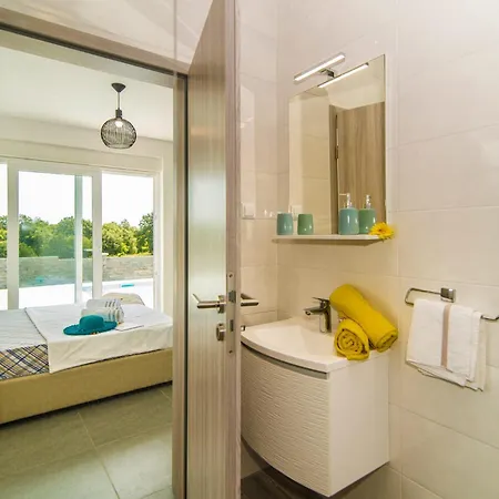 Villa Francesca With Private Heated Pool