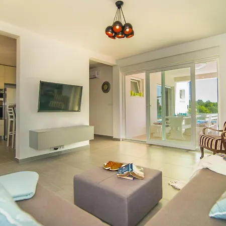 Francesca With Private Heated Pool Villa *